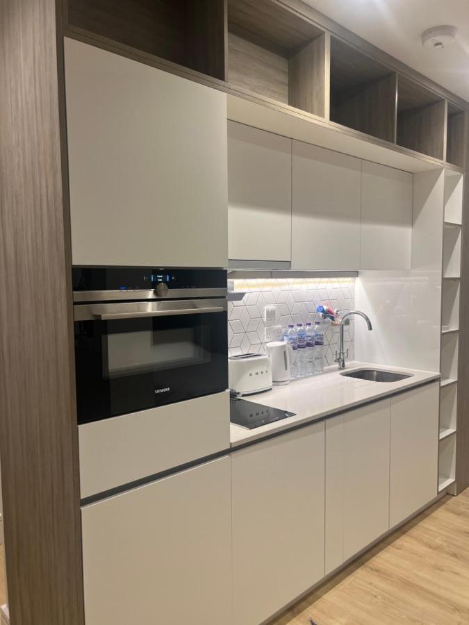 London Luxxe Suites & Apartments - London Heathrow Airport, Terminal 1 2 3 4 5 ฮิลลิงดัน ภายนอก รูปภาพ