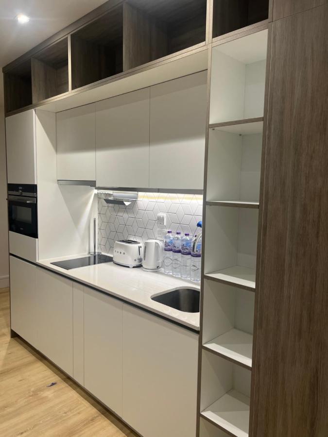 London Luxxe Suites & Apartments - London Heathrow Airport, Terminal 1 2 3 4 5 ฮิลลิงดัน ภายนอก รูปภาพ