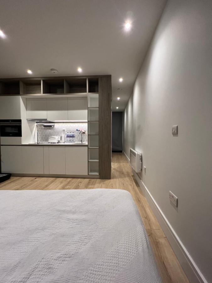 London Luxxe Suites & Apartments - London Heathrow Airport, Terminal 1 2 3 4 5 ฮิลลิงดัน ภายนอก รูปภาพ
