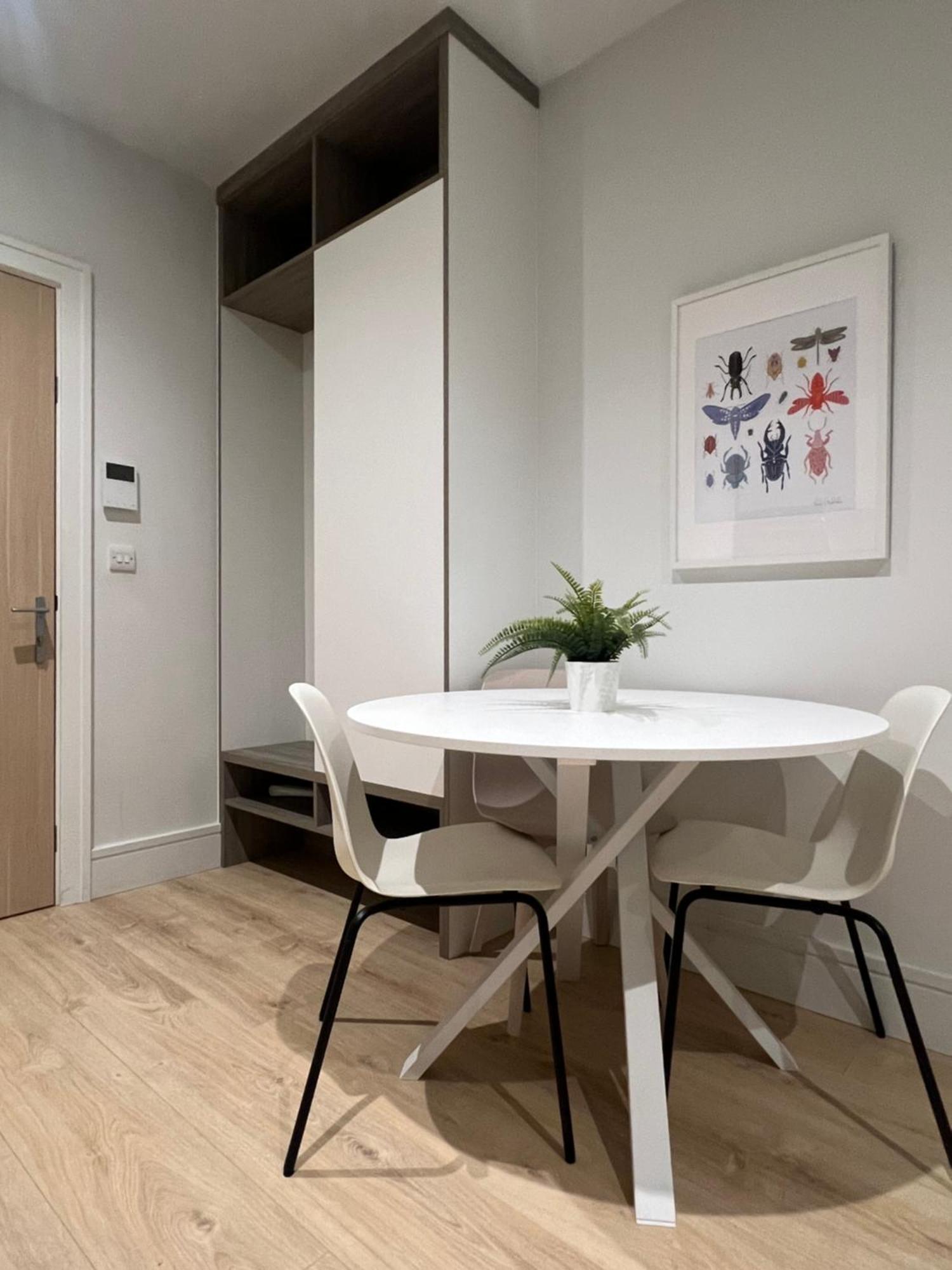 London Luxxe Suites & Apartments - London Heathrow Airport, Terminal 1 2 3 4 5 ฮิลลิงดัน ภายนอก รูปภาพ