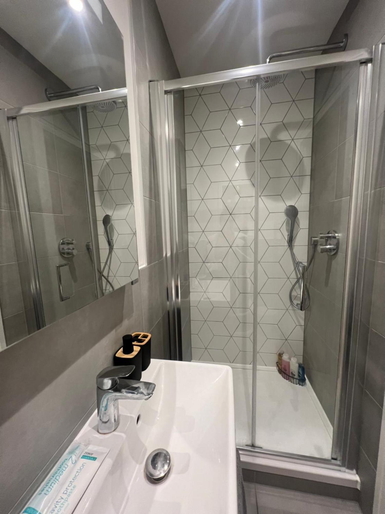 London Luxxe Suites & Apartments - London Heathrow Airport, Terminal 1 2 3 4 5 ฮิลลิงดัน ภายนอก รูปภาพ