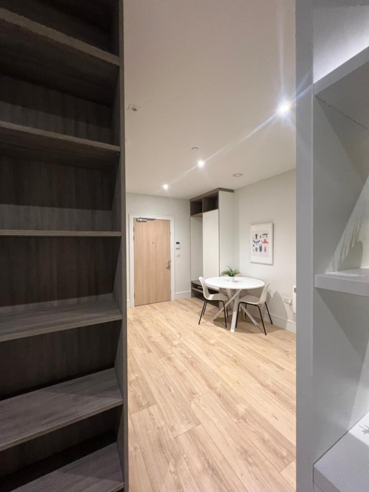 London Luxxe Suites & Apartments - London Heathrow Airport, Terminal 1 2 3 4 5 ฮิลลิงดัน ภายนอก รูปภาพ