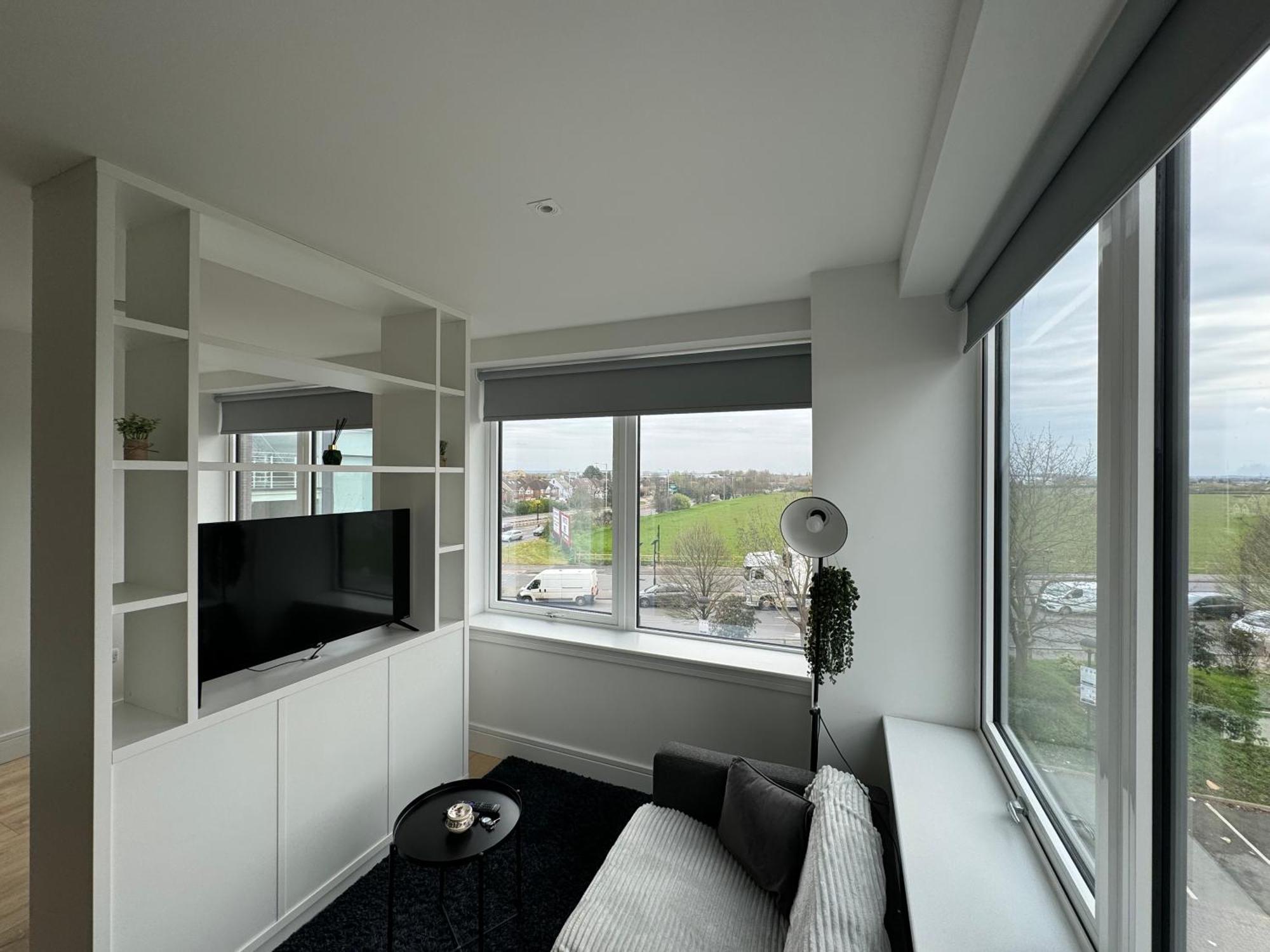 London Luxxe Suites & Apartments - London Heathrow Airport, Terminal 1 2 3 4 5 ฮิลลิงดัน ภายนอก รูปภาพ