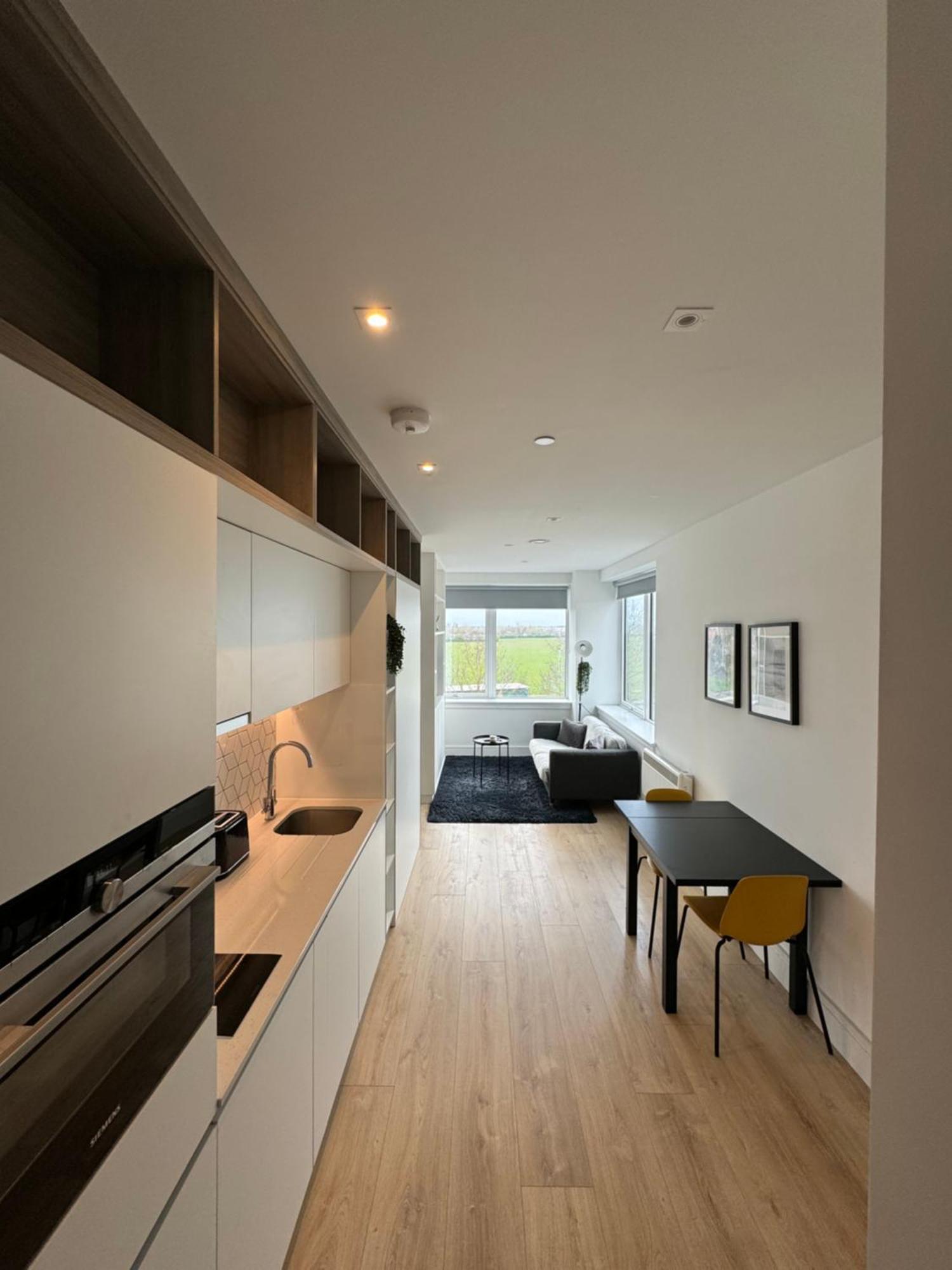 London Luxxe Suites & Apartments - London Heathrow Airport, Terminal 1 2 3 4 5 ฮิลลิงดัน ภายนอก รูปภาพ