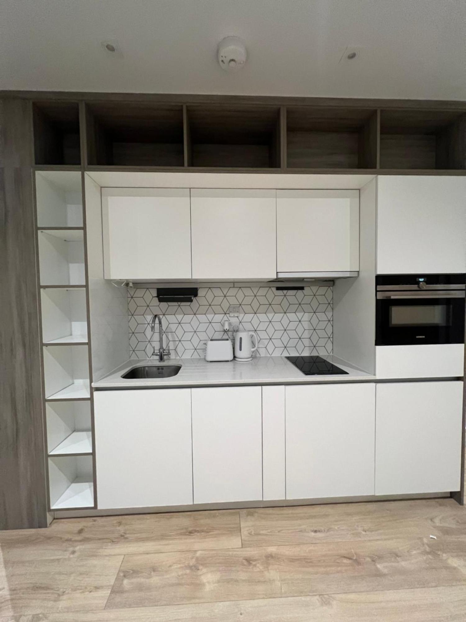 London Luxxe Suites & Apartments - London Heathrow Airport, Terminal 1 2 3 4 5 ฮิลลิงดัน ภายนอก รูปภาพ