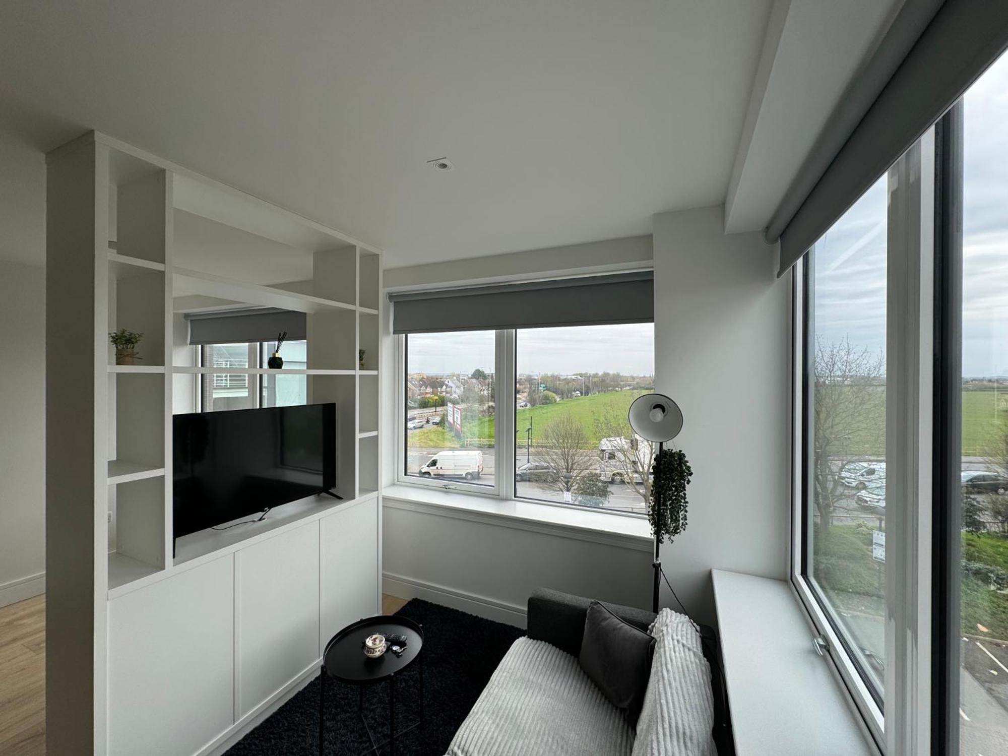 London Luxxe Suites & Apartments - London Heathrow Airport, Terminal 1 2 3 4 5 ฮิลลิงดัน ภายนอก รูปภาพ